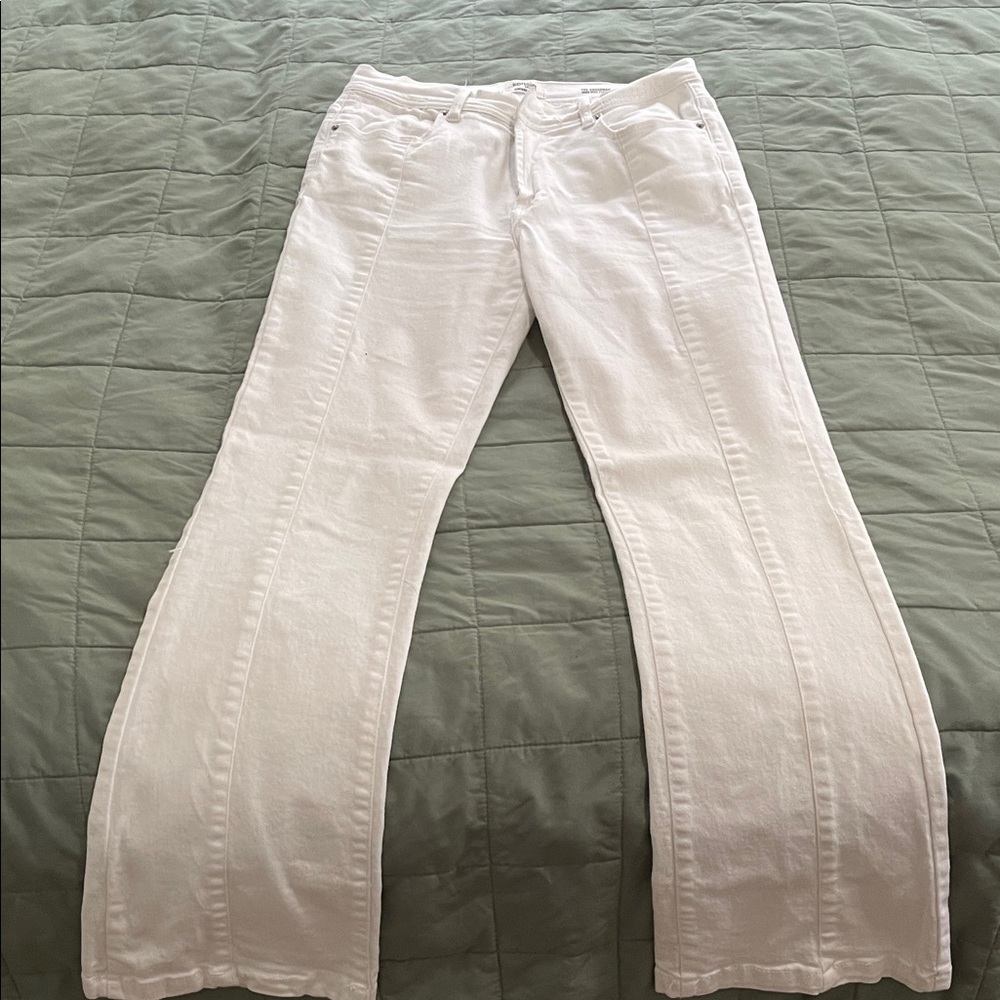 Kensie Crisp White Denim Pants